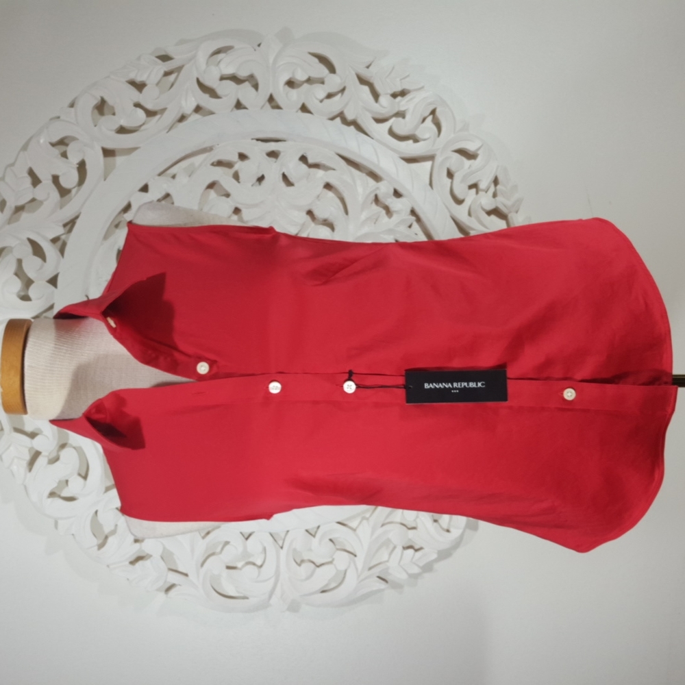 BANANA REPUBLIC NON IRON RED SLEEVELESS BUTTONDOWN WORK RESORT WEAR GOLF…